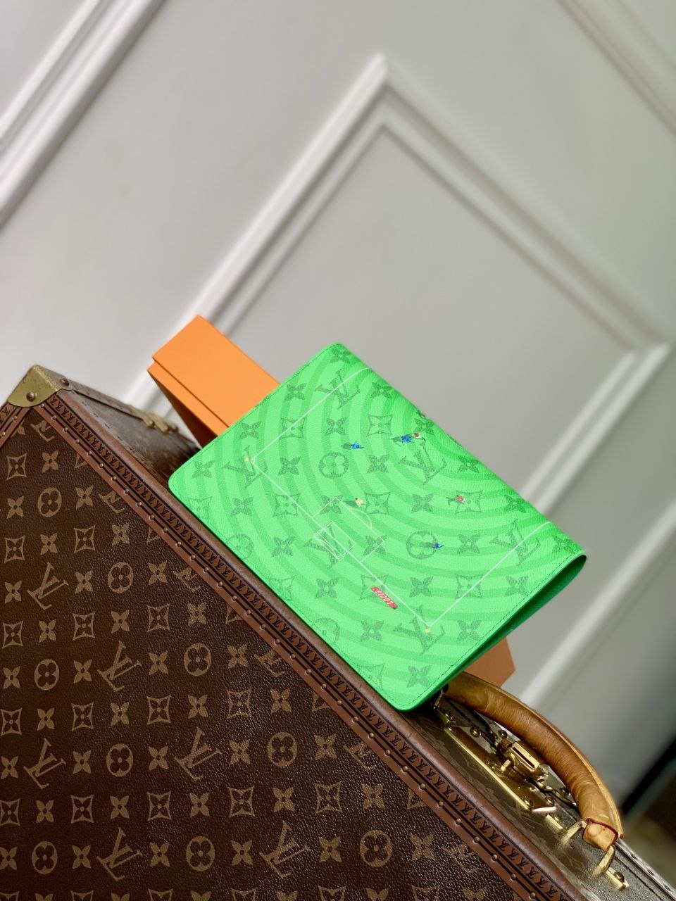 1V x Grace Coddington Football Wallet image 2