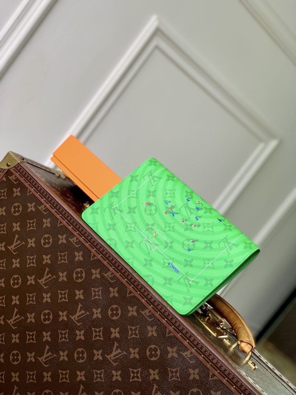 1V x Grace Coddington Football Wallet image 3