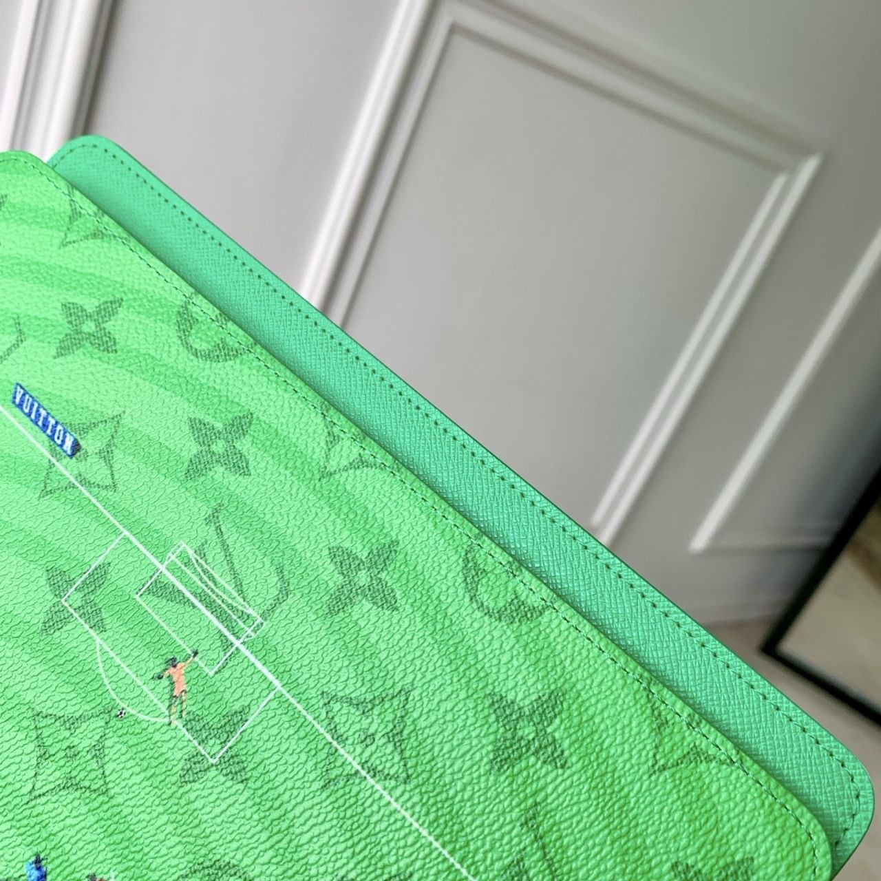 1V x Grace Coddington Football Wallet image 6