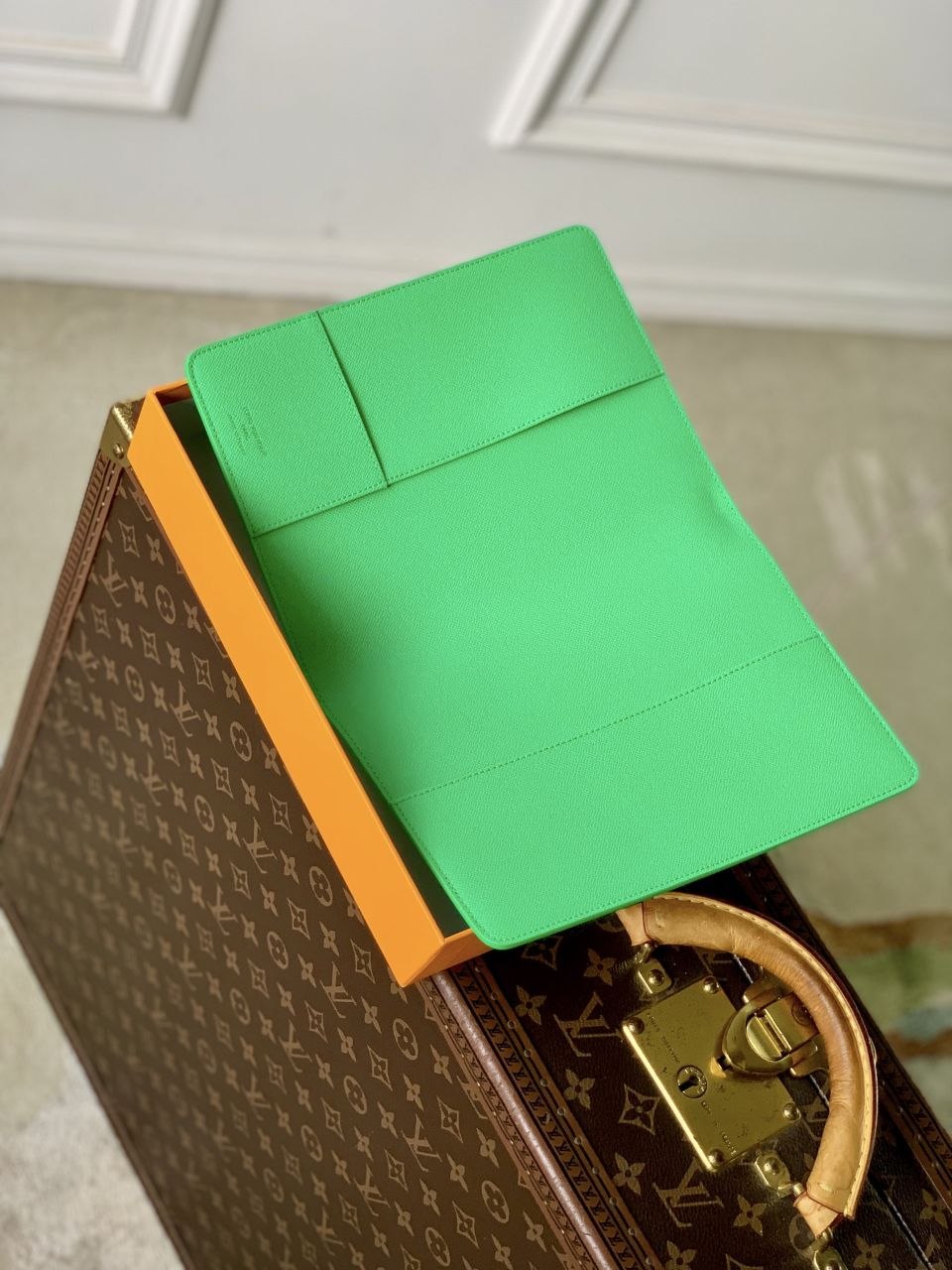 1V x Grace Coddington Football Wallet image 8