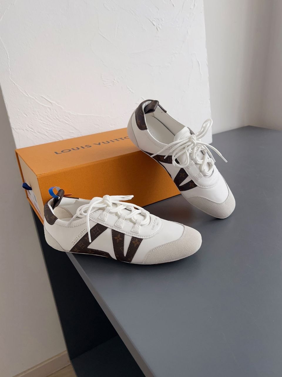 1V Monogram Sneakers Black-Brown image 8