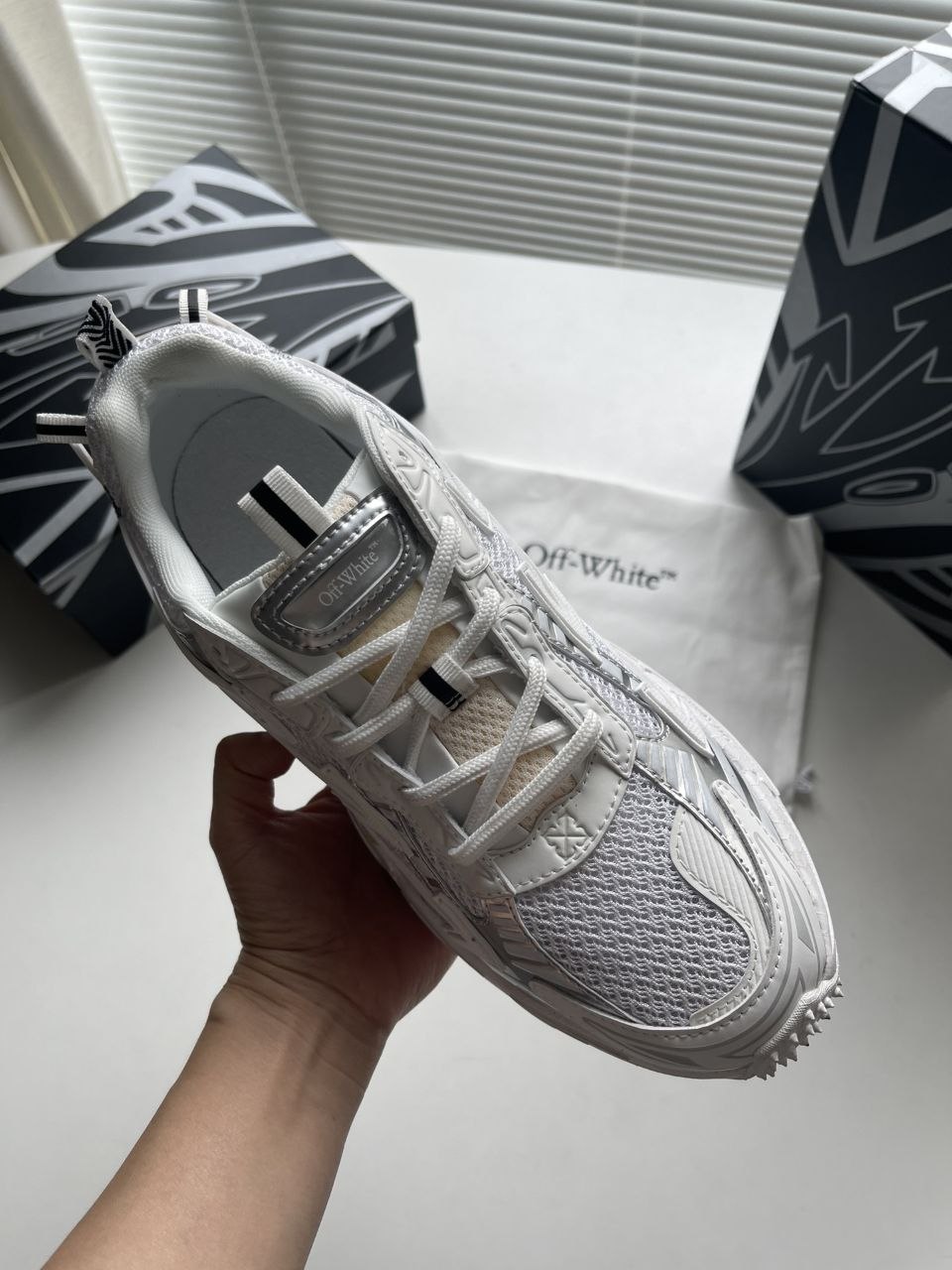 0ff-Wh1te BE RIGHT BACK White-Silver image 3