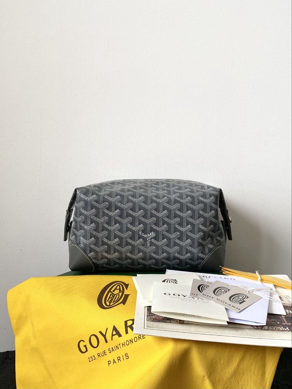 G0yard Toiletry Bag Grey image 5