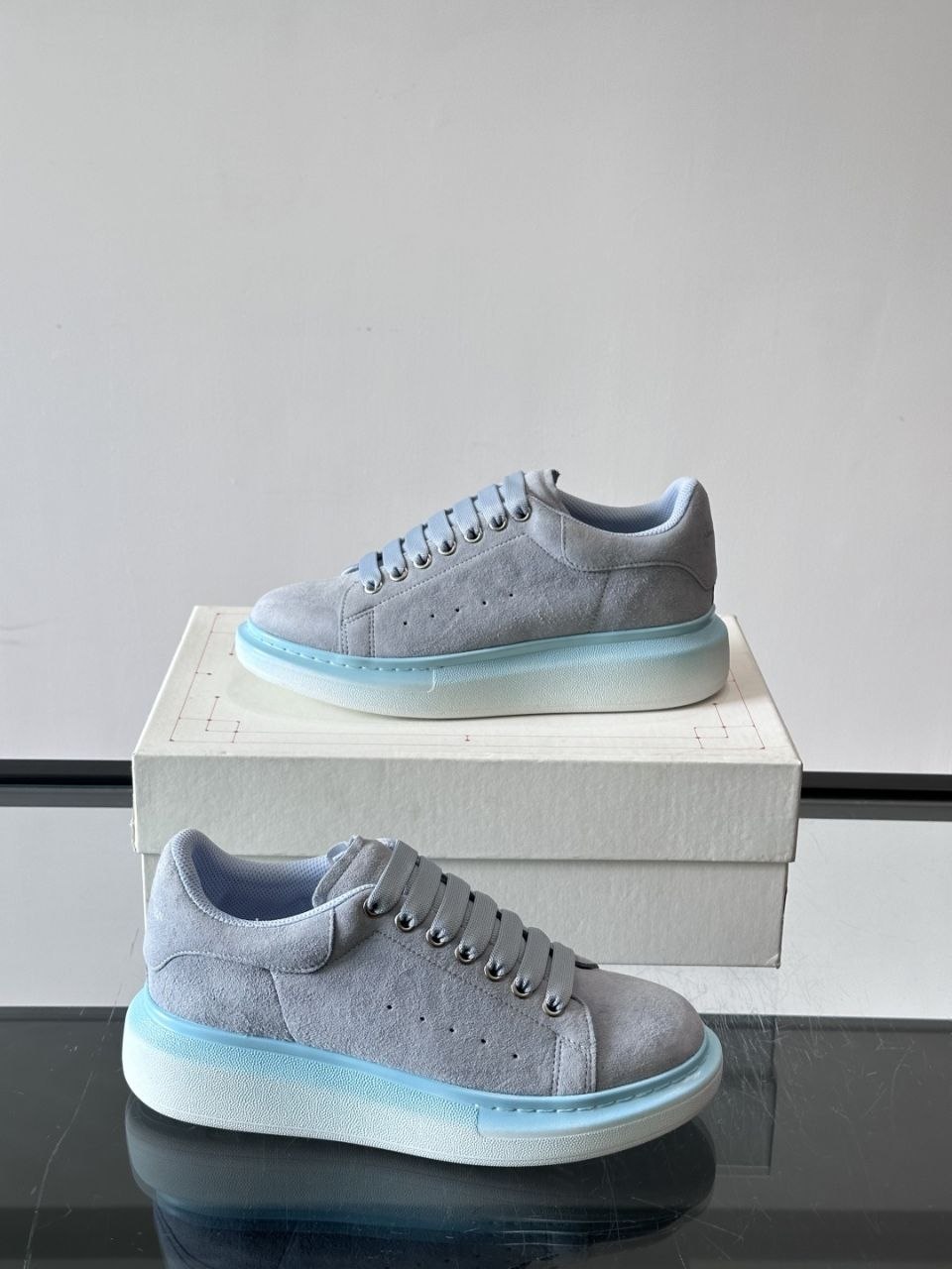 Al3x McQu33n Oversized Suede Light-Blue image 4