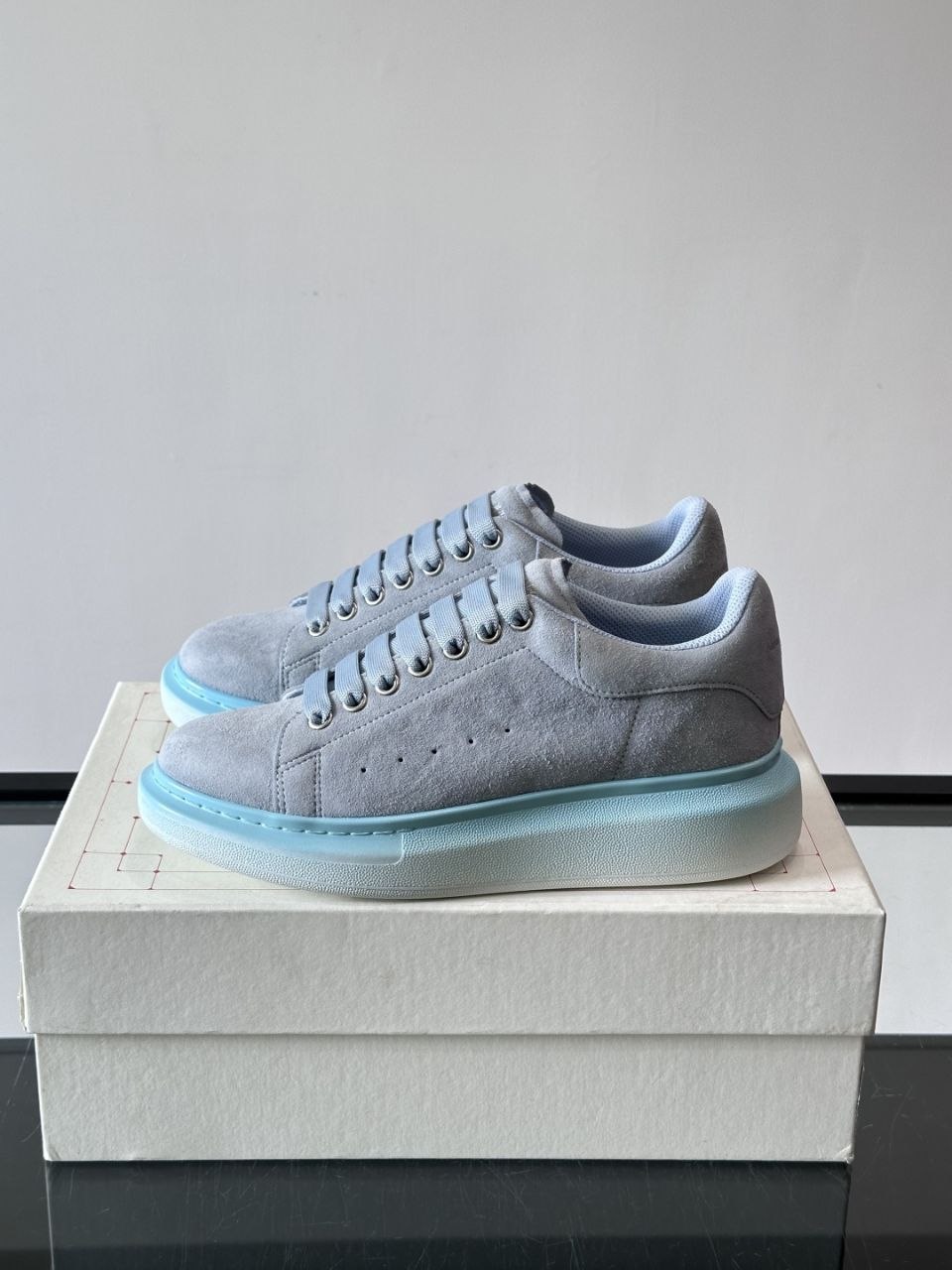 Al3x McQu33n Oversized Suede Light-Blue image 5
