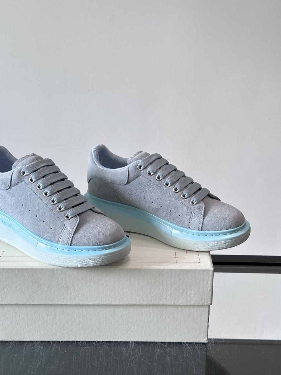 Al3x McQu33n Oversized Suede Light-Blue image 9