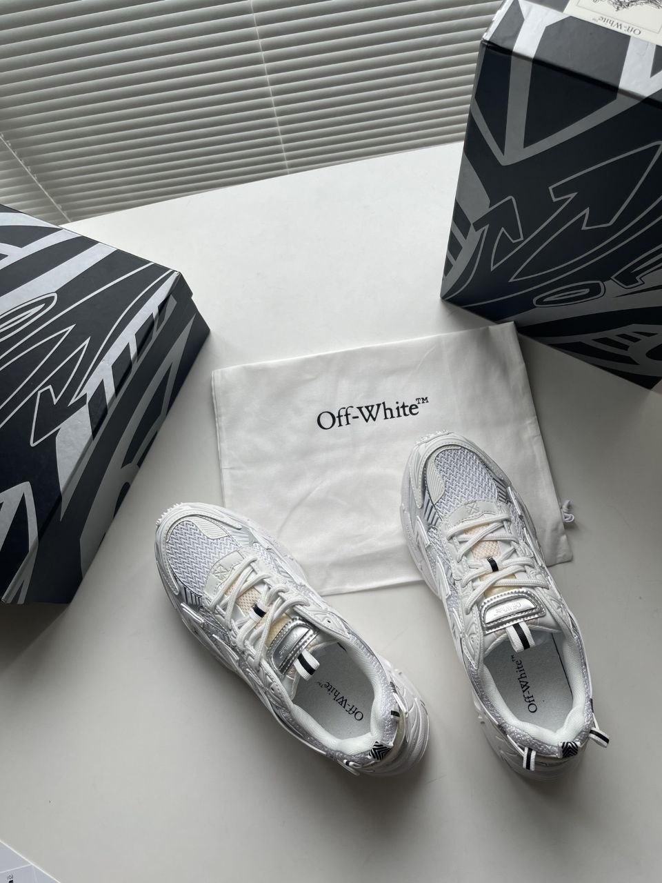 0ff-Wh1te BE RIGHT BACK White-Silver image 1