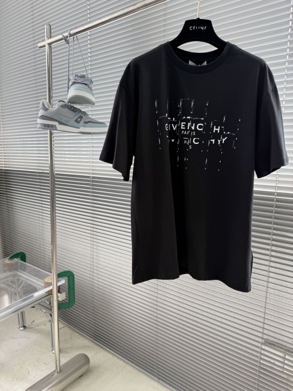 G1venchy Distressed Logo Tee Black