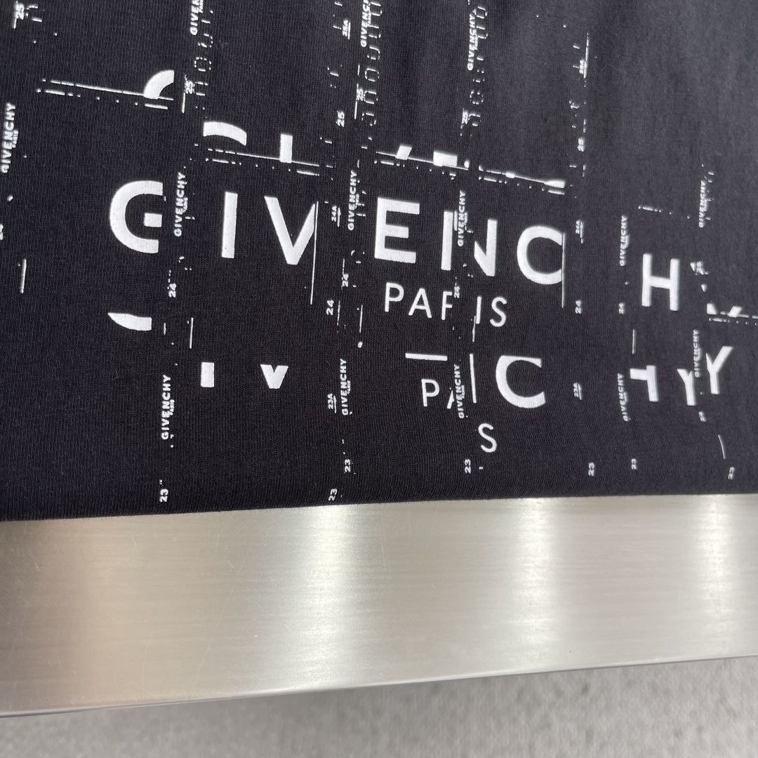 G1venchy Distressed Logo Tee Black image 4