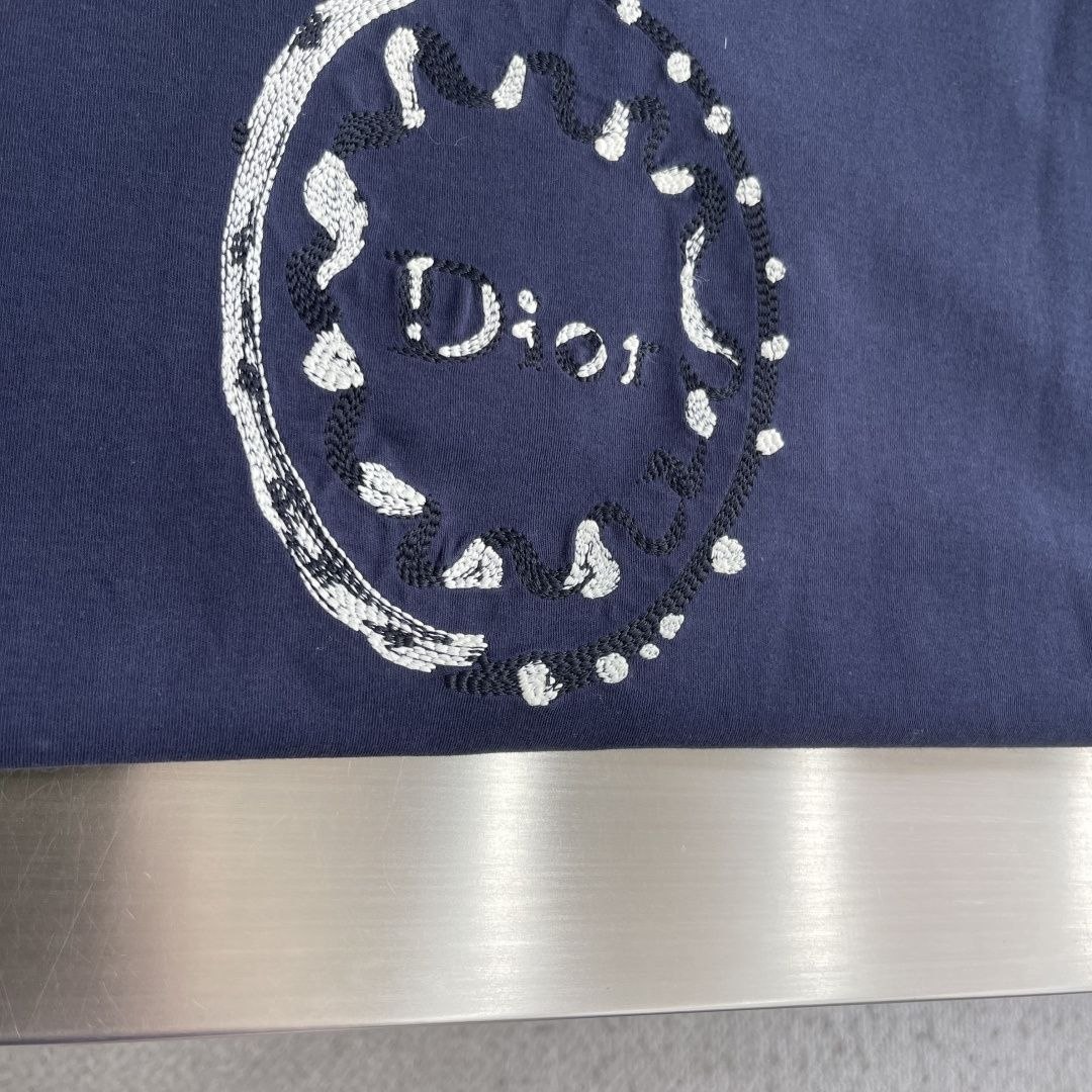 D1or Medaillon Embroidered Tee Navy