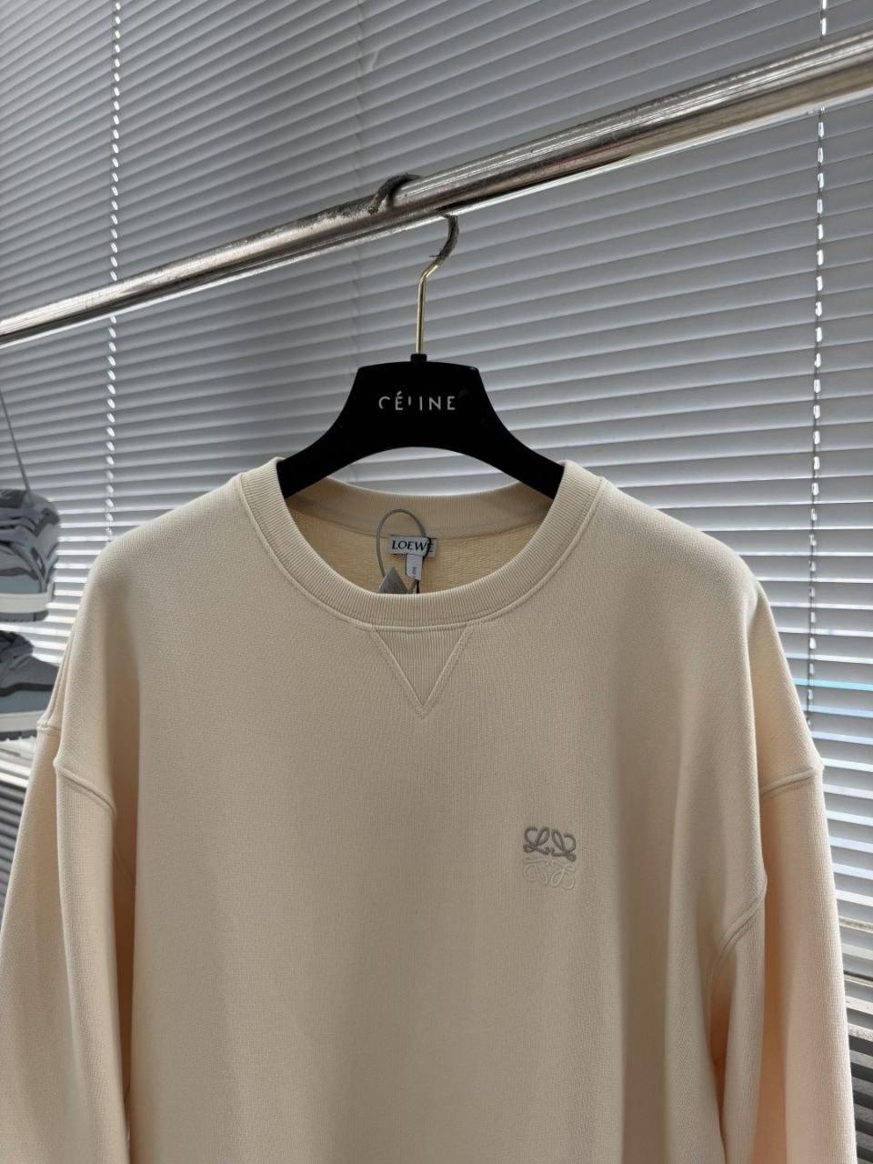 L03we Anagram Sweatshirt Cream
