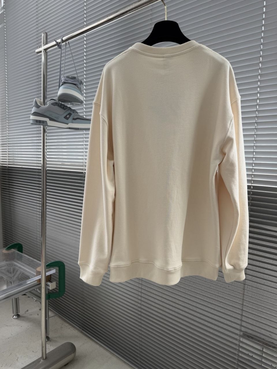 L03we Anagram Sweatshirt Cream image 5