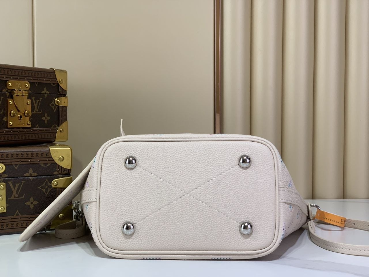 1V Blossom Small Handbag image 2
