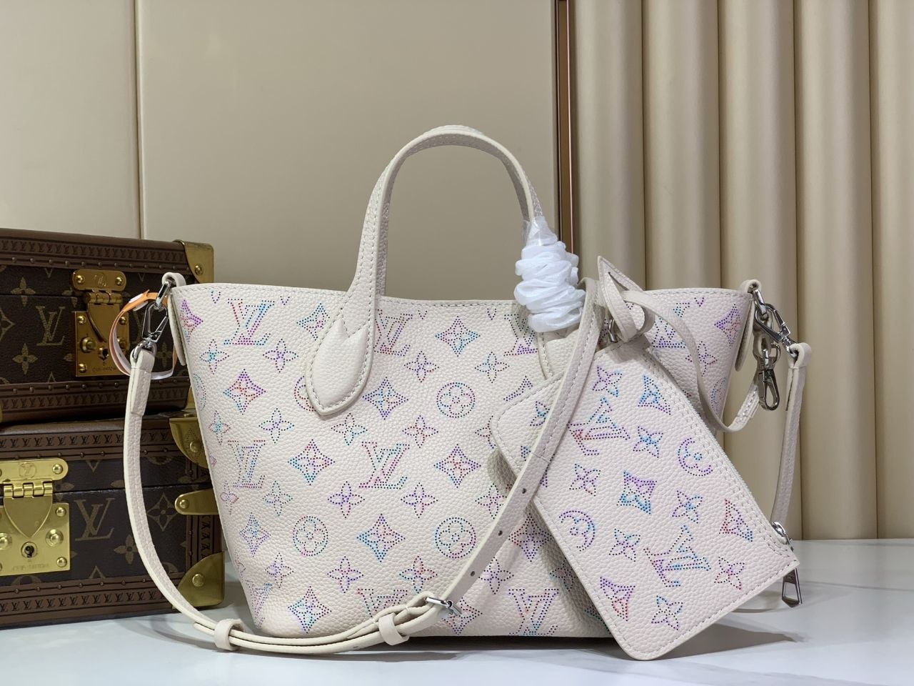 1V Blossom Small Handbag image 3