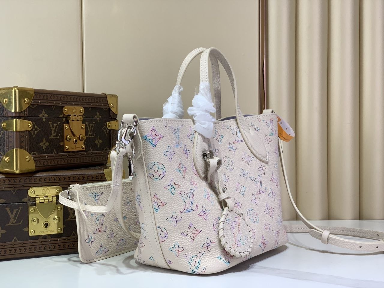 1V Blossom Small Handbag image 4