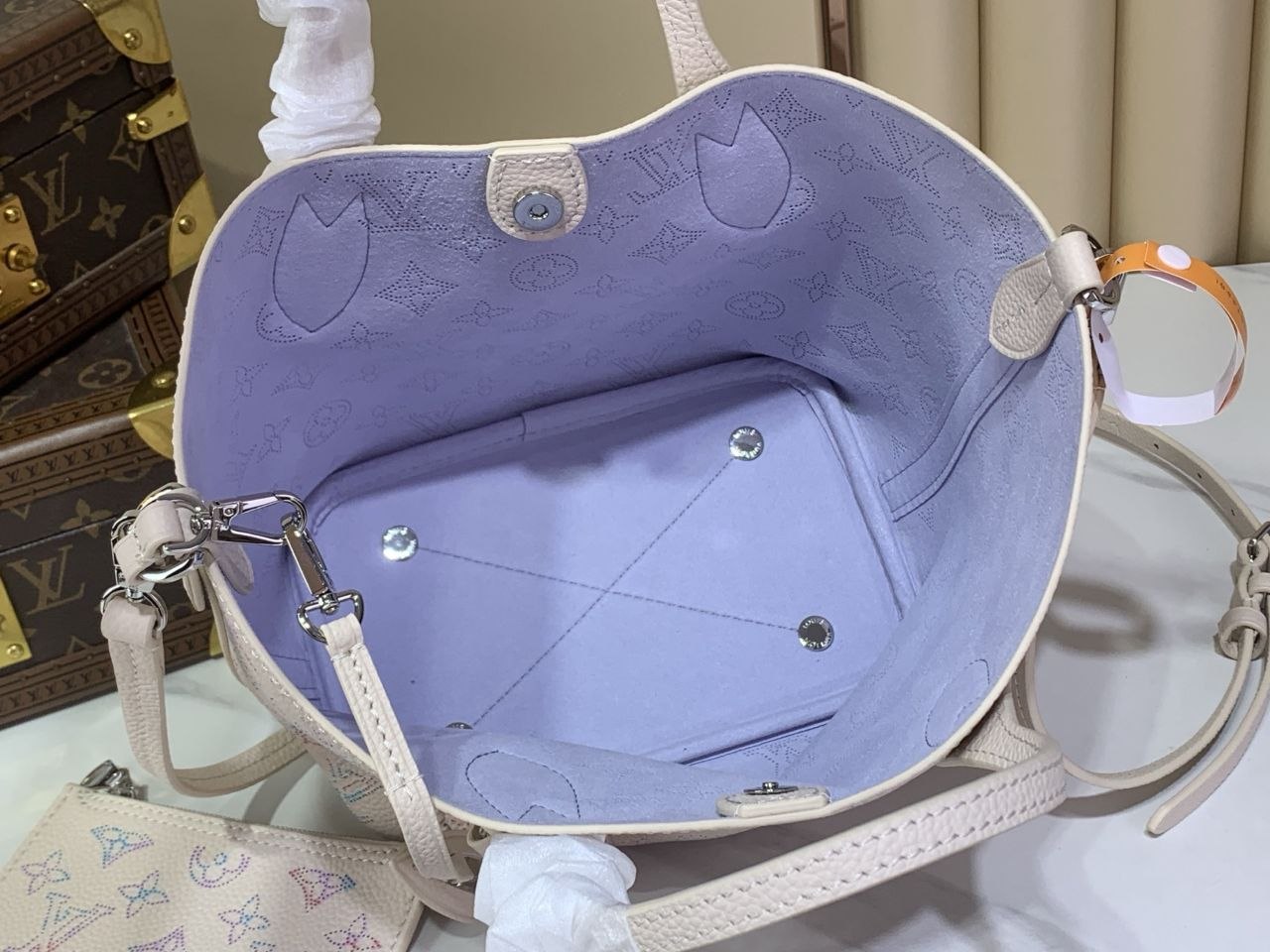1V Blossom Small Handbag image 6