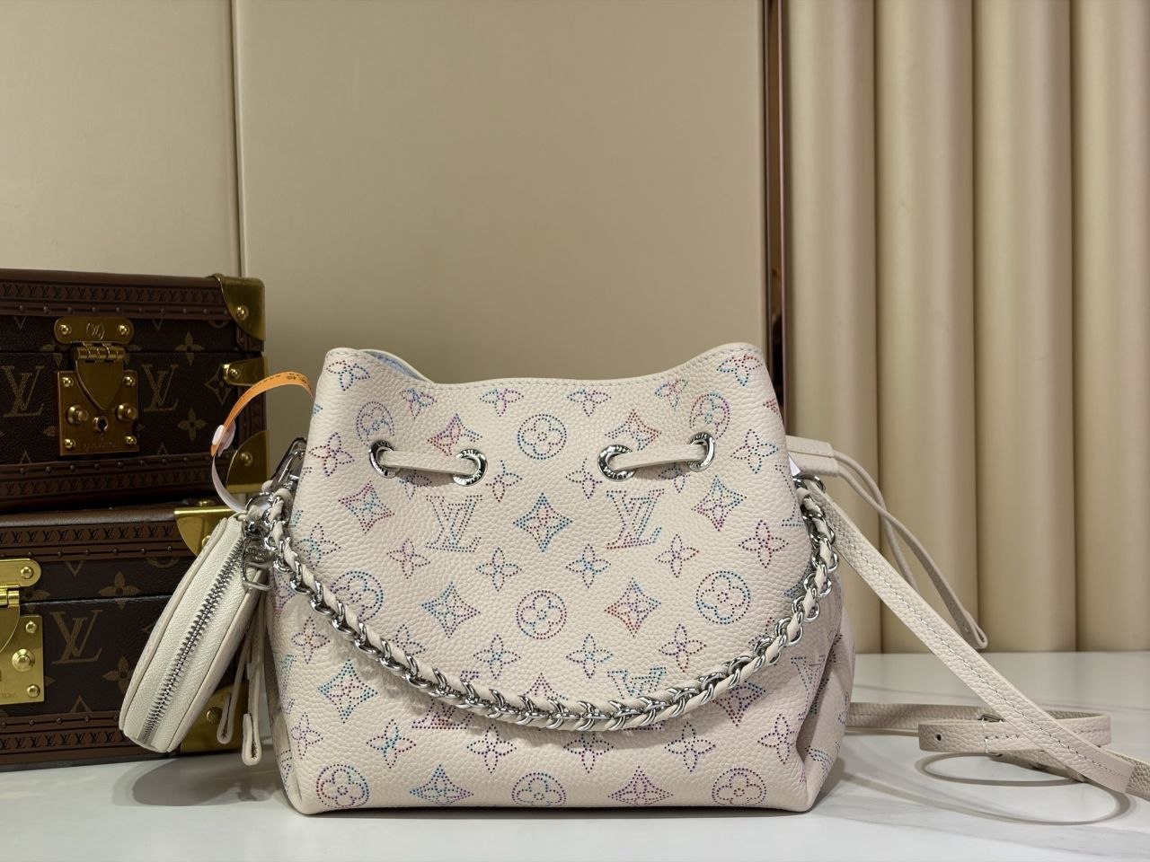 1V Bella Bucket Bag