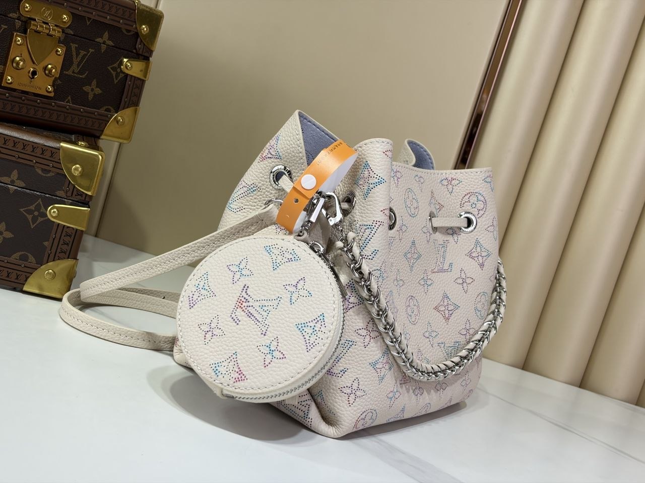 1V Bella Bucket Bag image 2