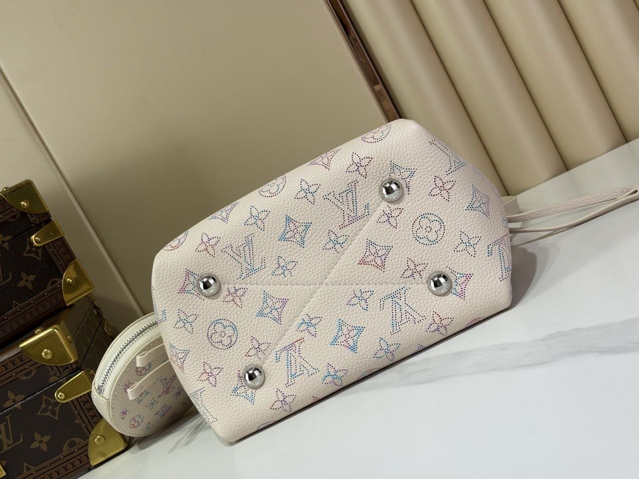 1V Bella Bucket Bag image 5