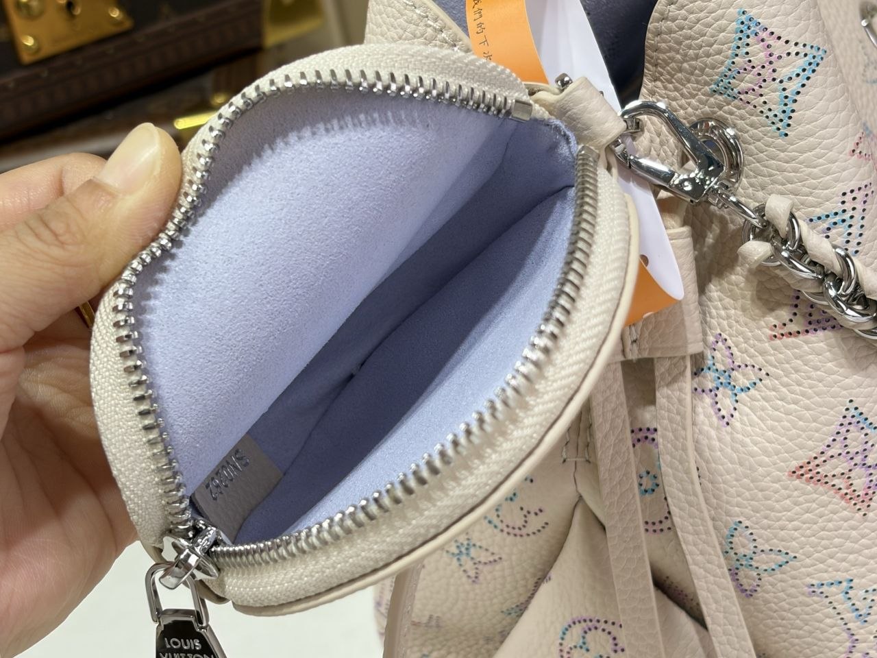 1V Bella Bucket Bag image 7