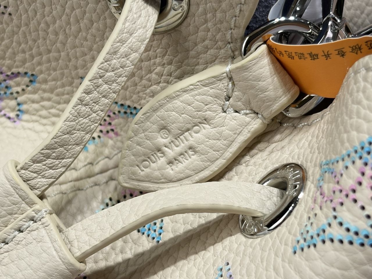 1V Bella Bucket Bag image 8