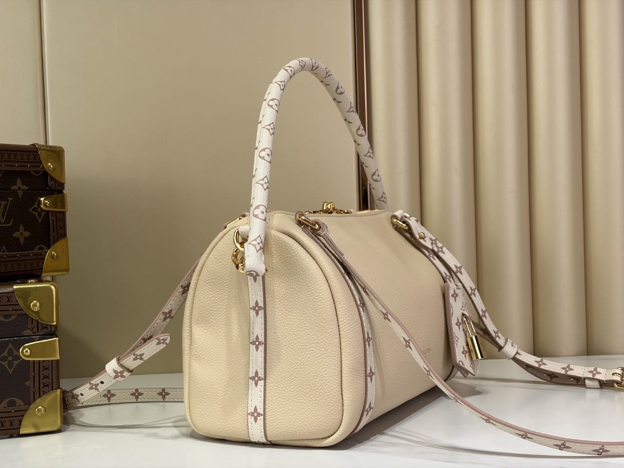 1V Express Small Handbag Dune image 2
