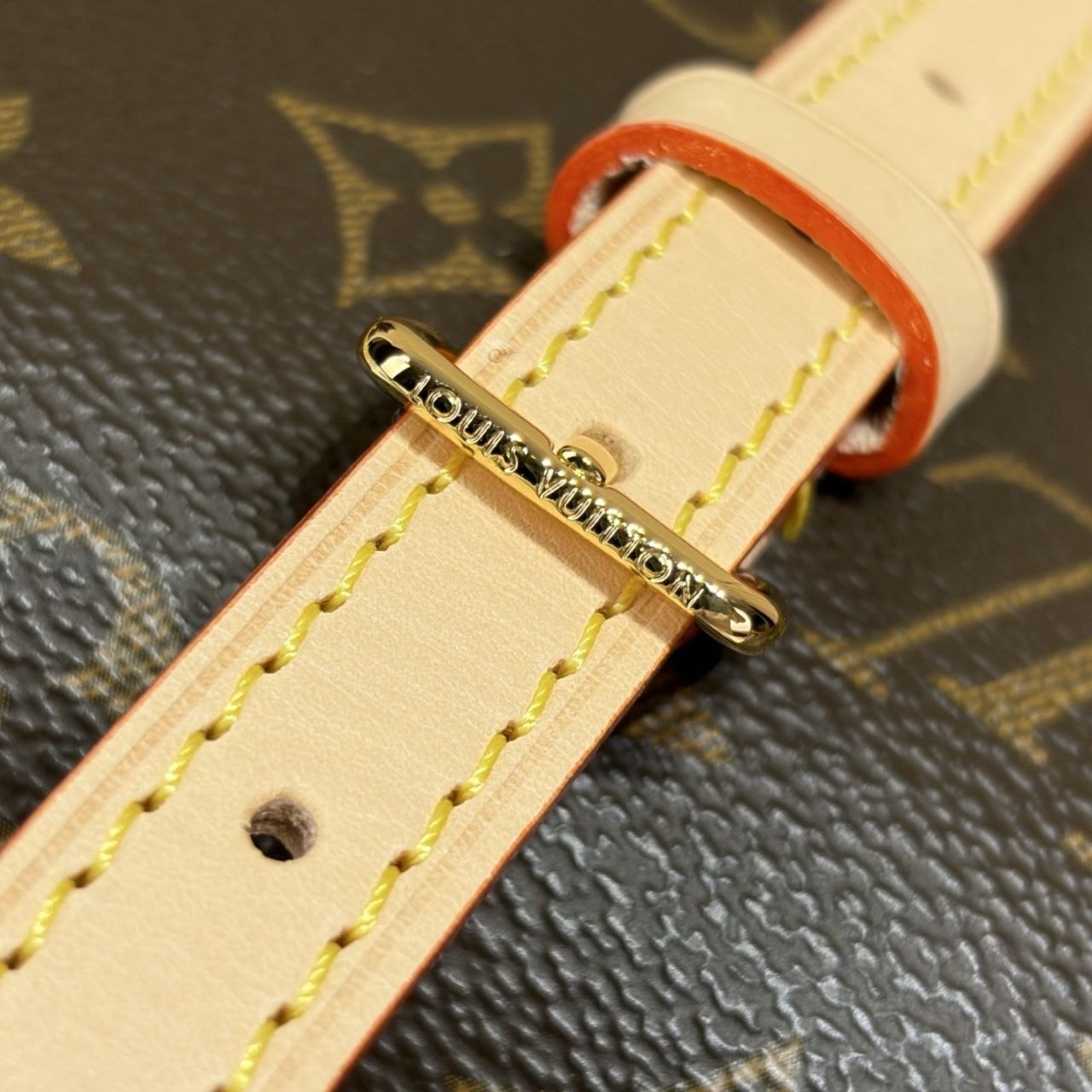 1V Malle de Jour Box Bag image 8
