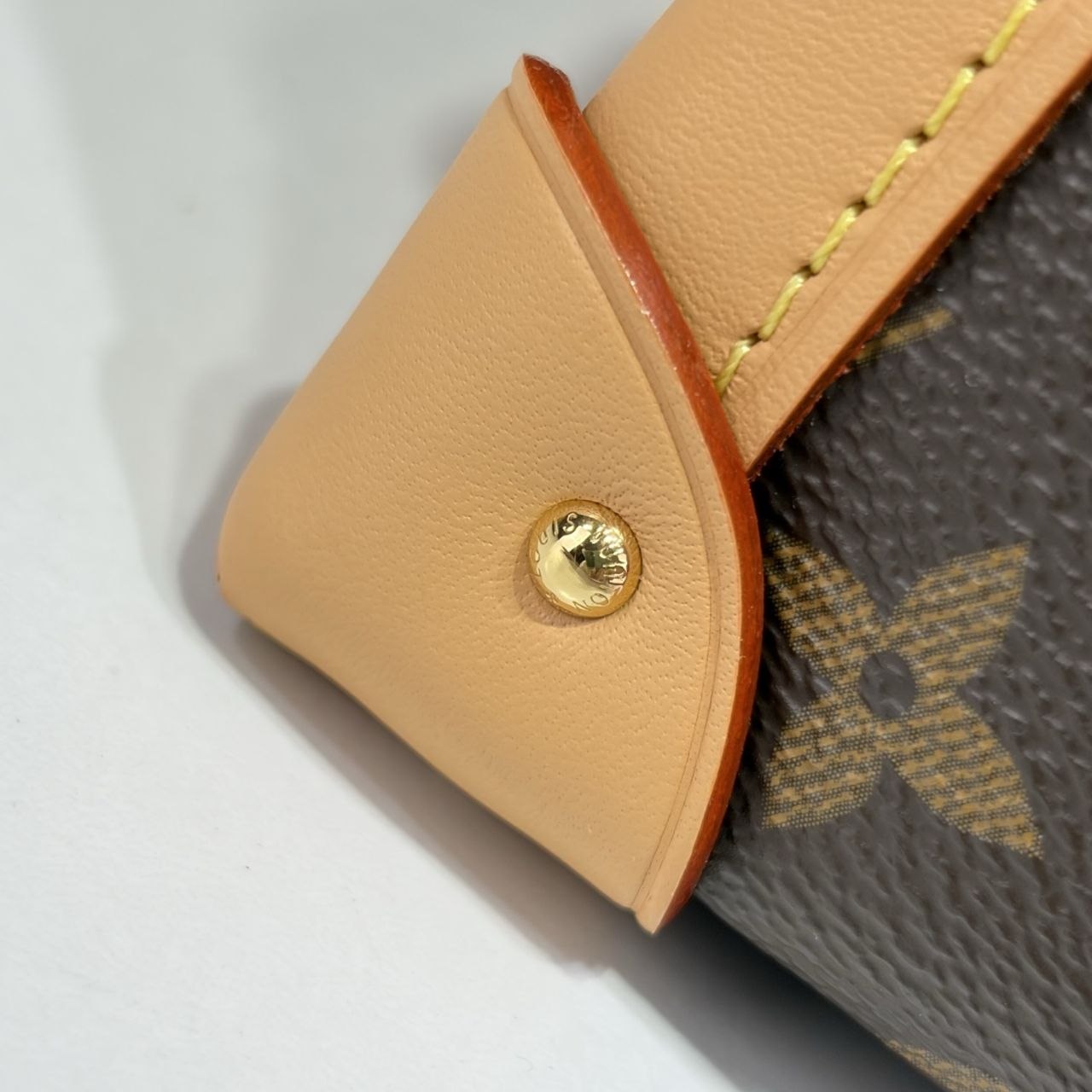 1V Malle de Jour Box Bag image 9