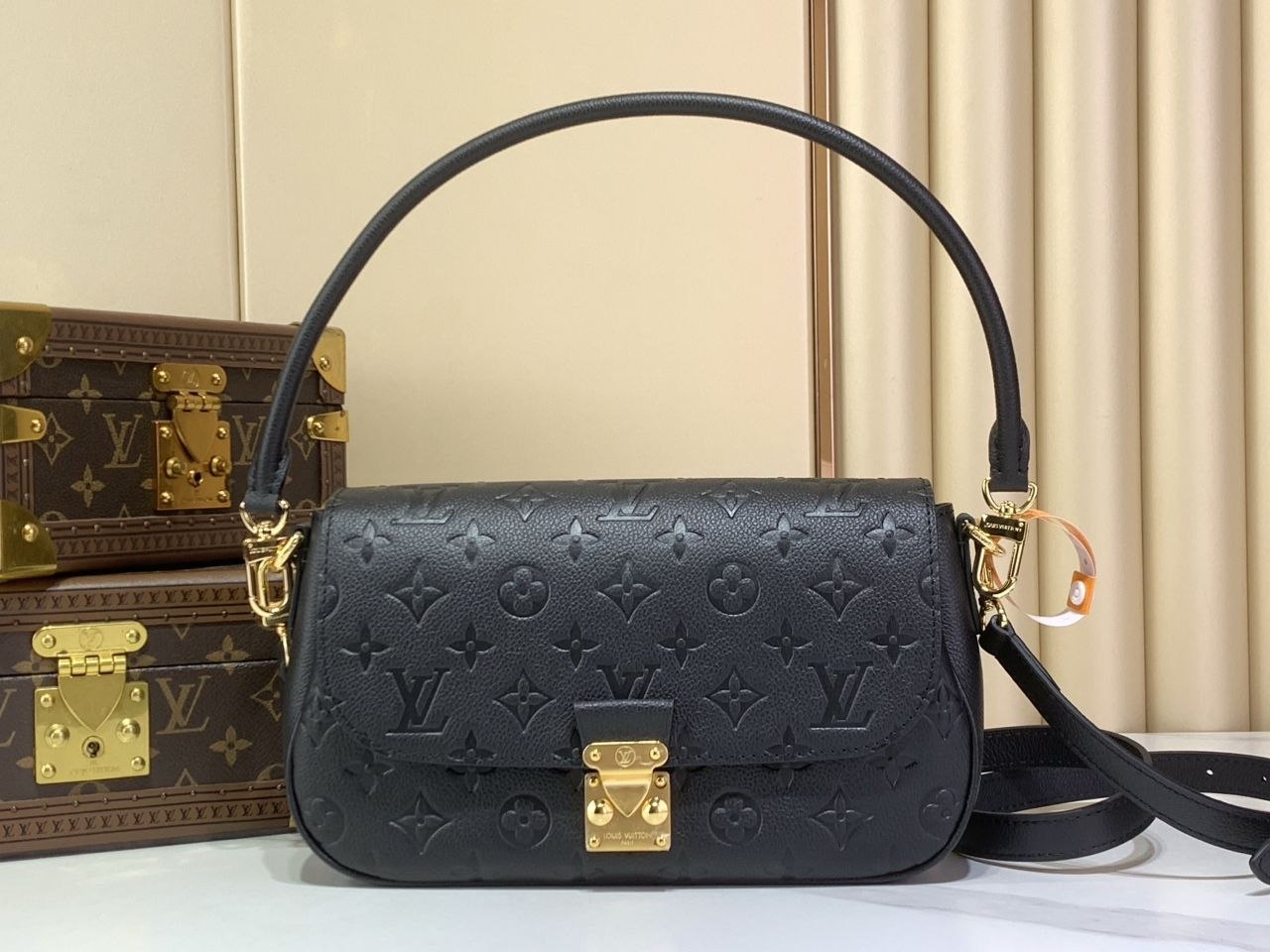 1V Pochette Metis Soft Black