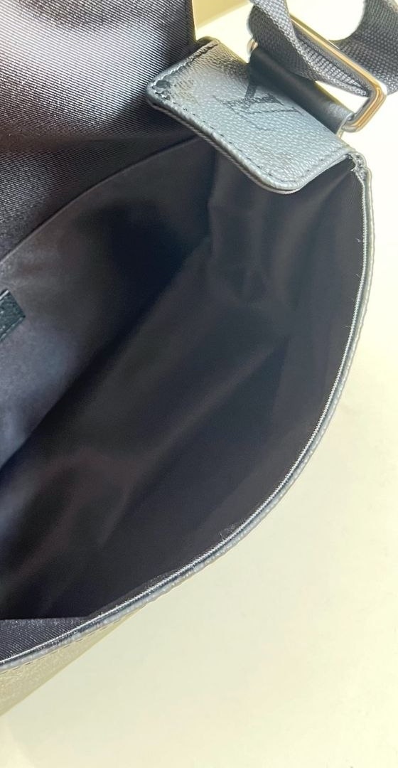 1V Bastille Messenger Bag image 2