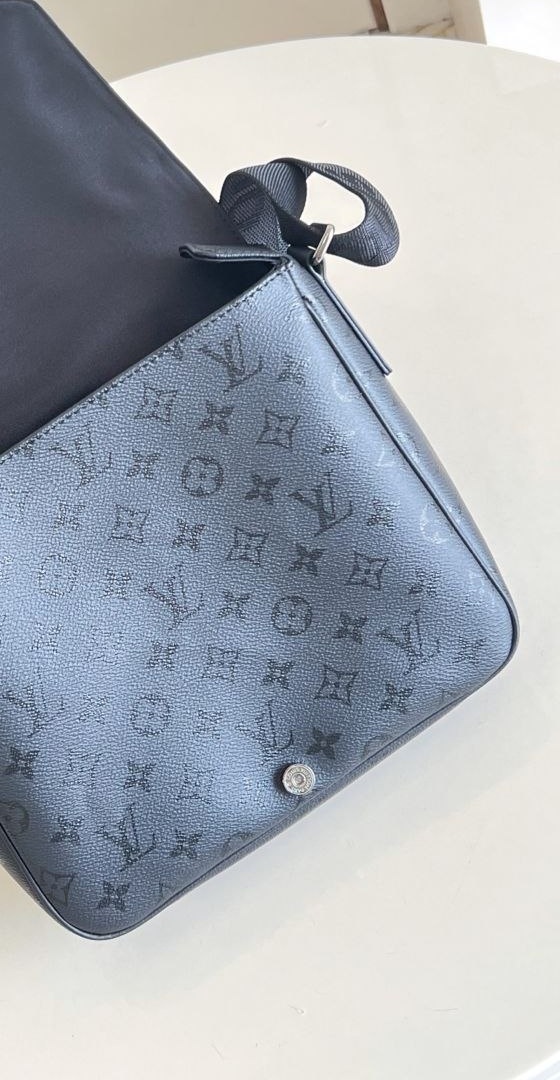 1V Bastille Messenger Bag image 4