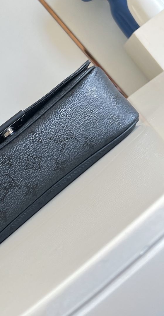 1V Bastille Messenger Bag image 5