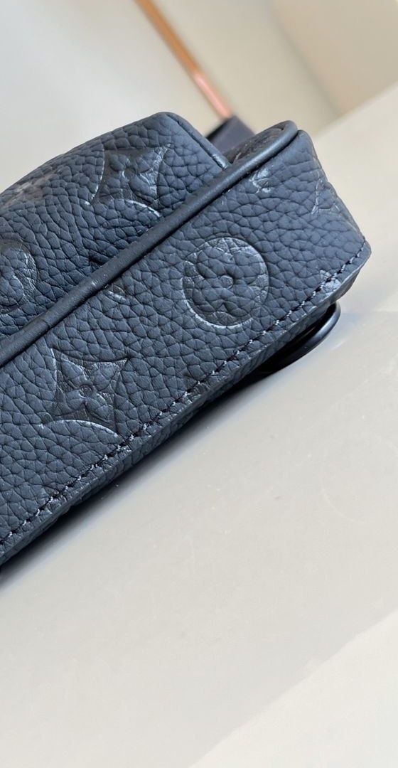 1V Avenue Sling Bag image 2