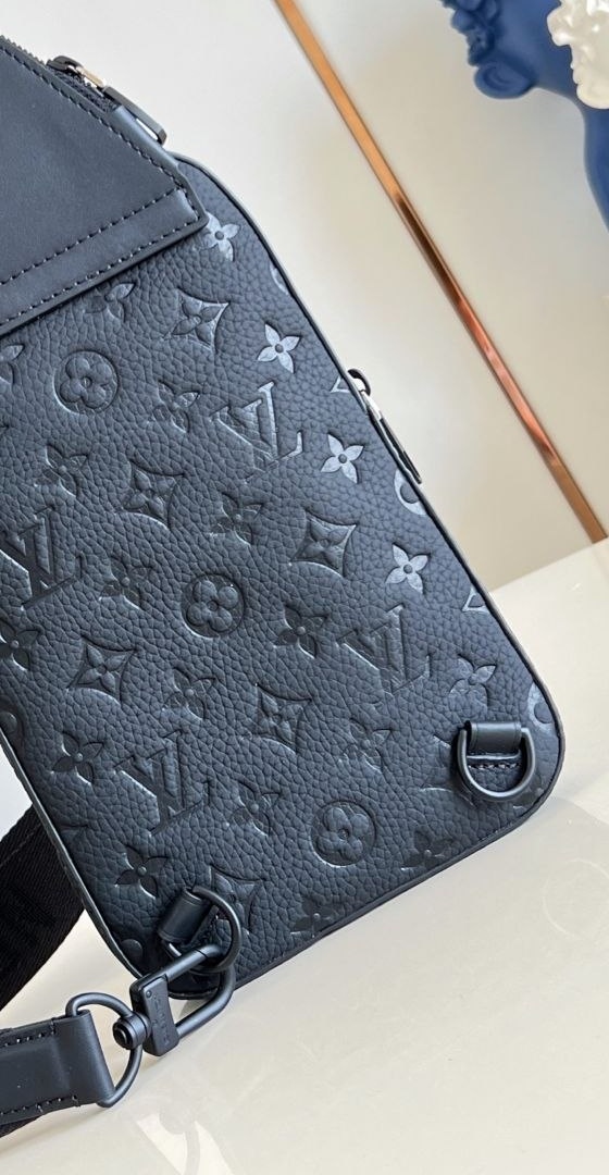 1V Avenue Sling Bag image 3