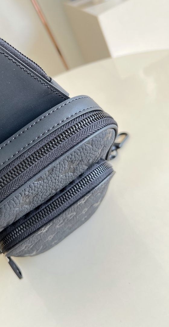 1V Avenue Sling Bag image 4
