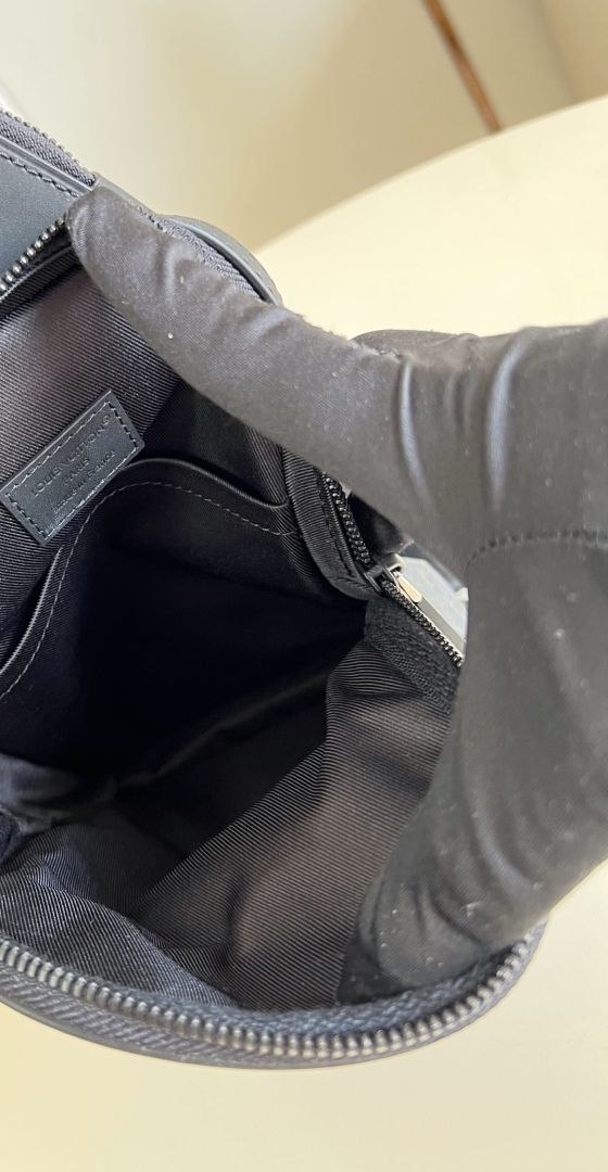 1V Avenue Sling Bag image 7