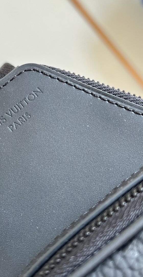 1V Avenue Sling Bag image 8
