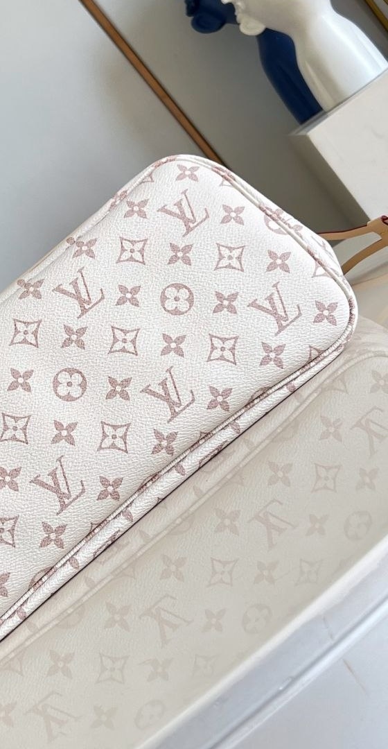 1V Neverfull MM Crafty image 3