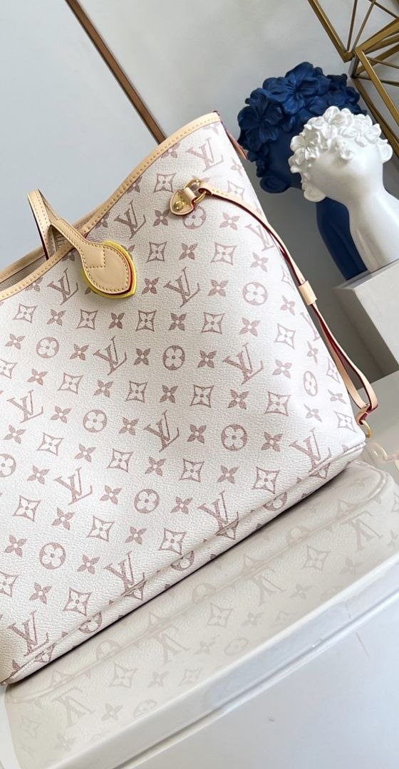 1V Neverfull MM Crafty image 5