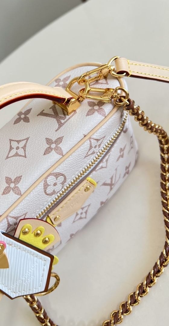 1V Vanity Chain Pouch image 8