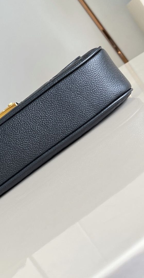 1V Pochette Metis Soft