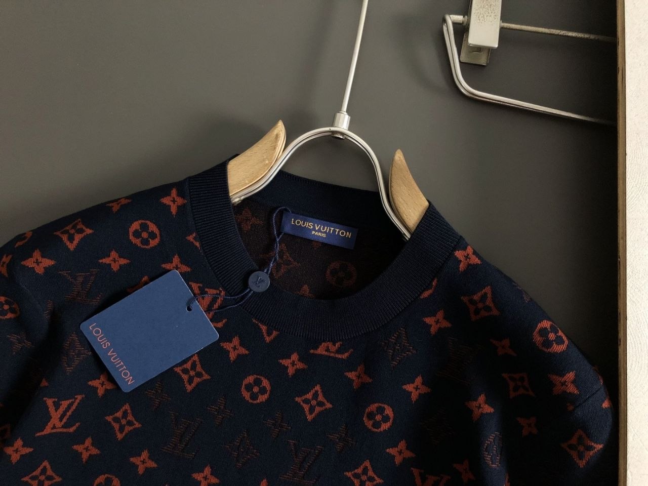 1V Wool Sweater-Tee — Black