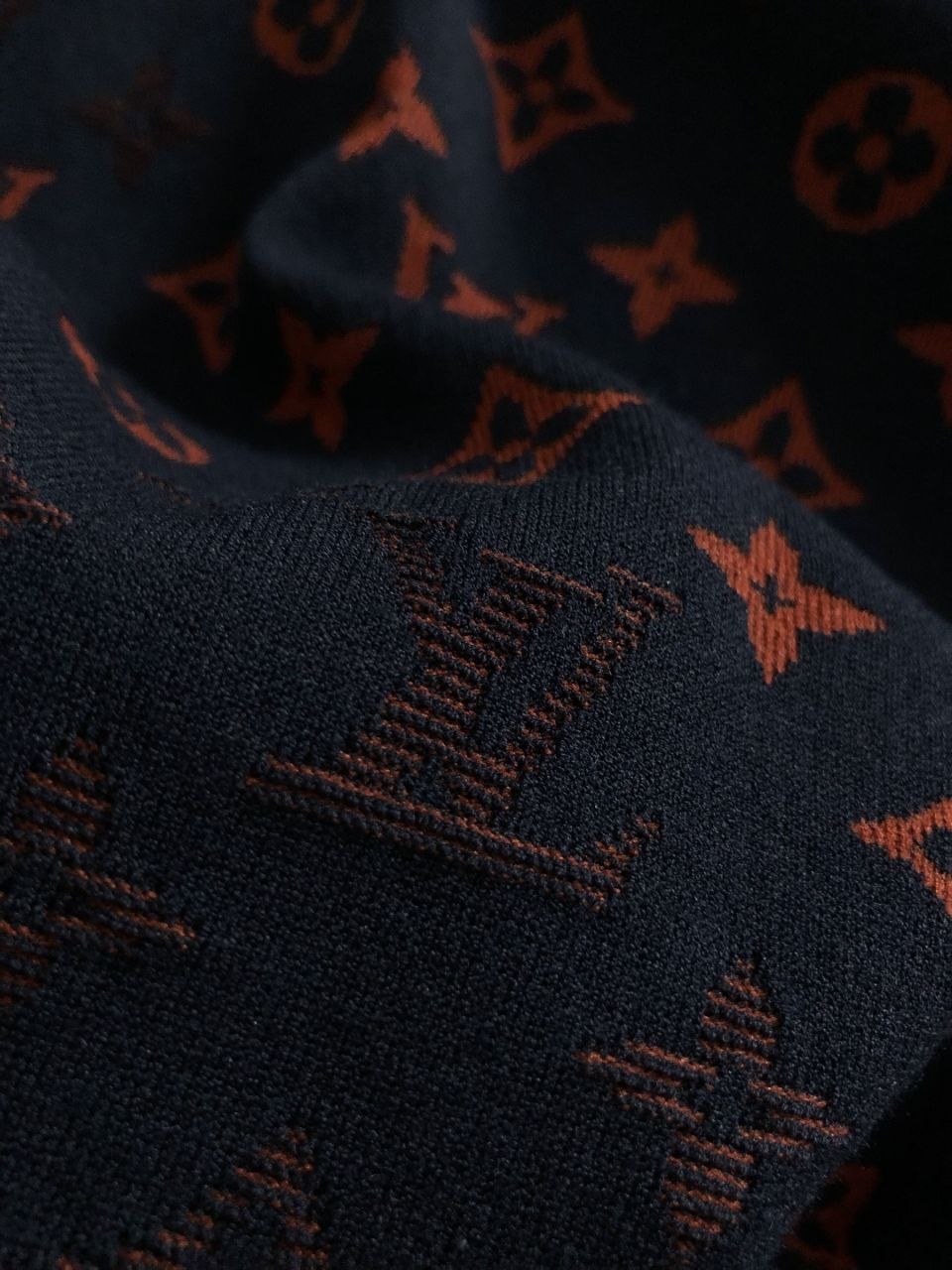 1V Wool Sweater-Tee — Black image 9