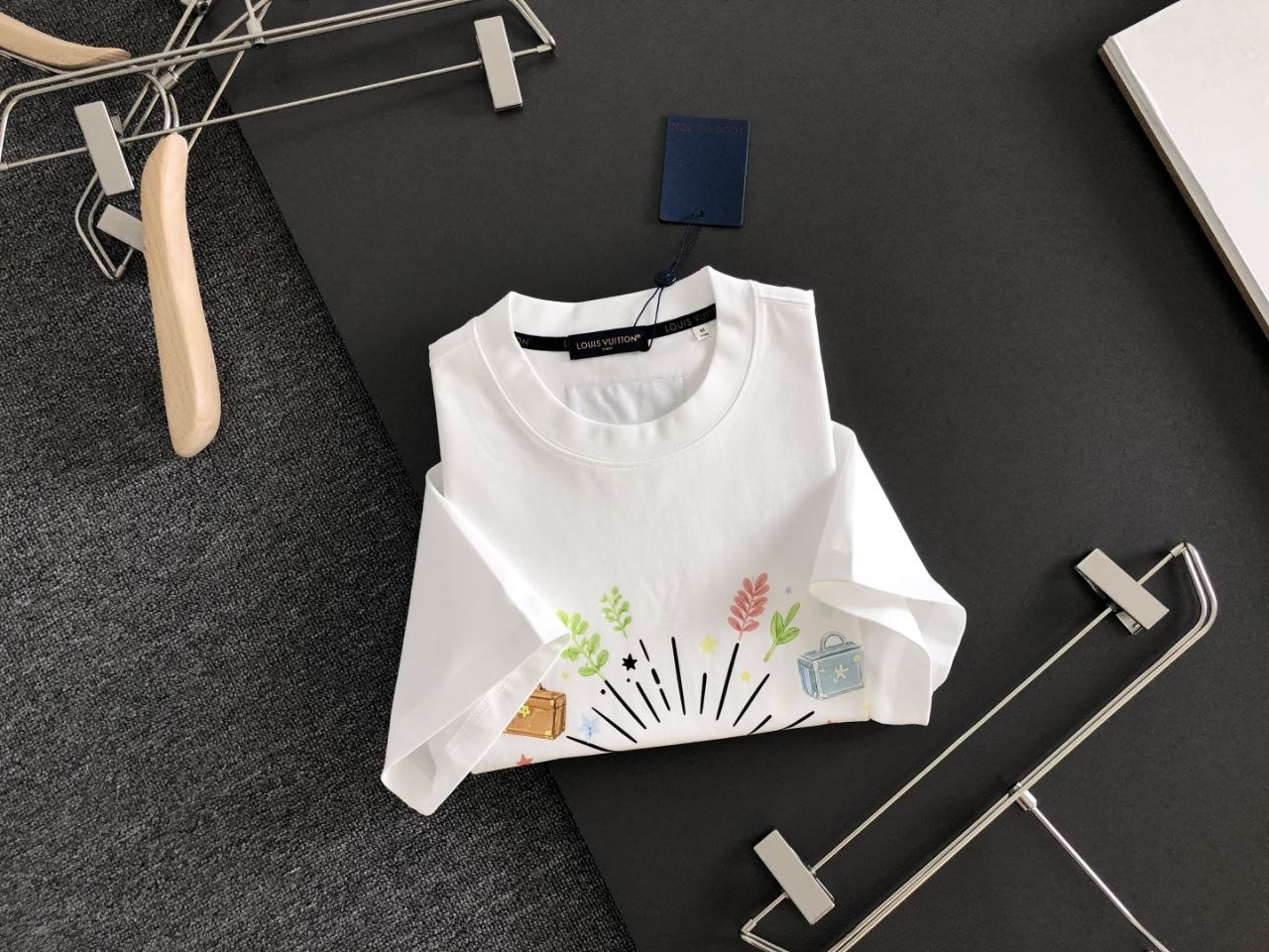 1V Hand-Drawn Round-Neck Tee image 6