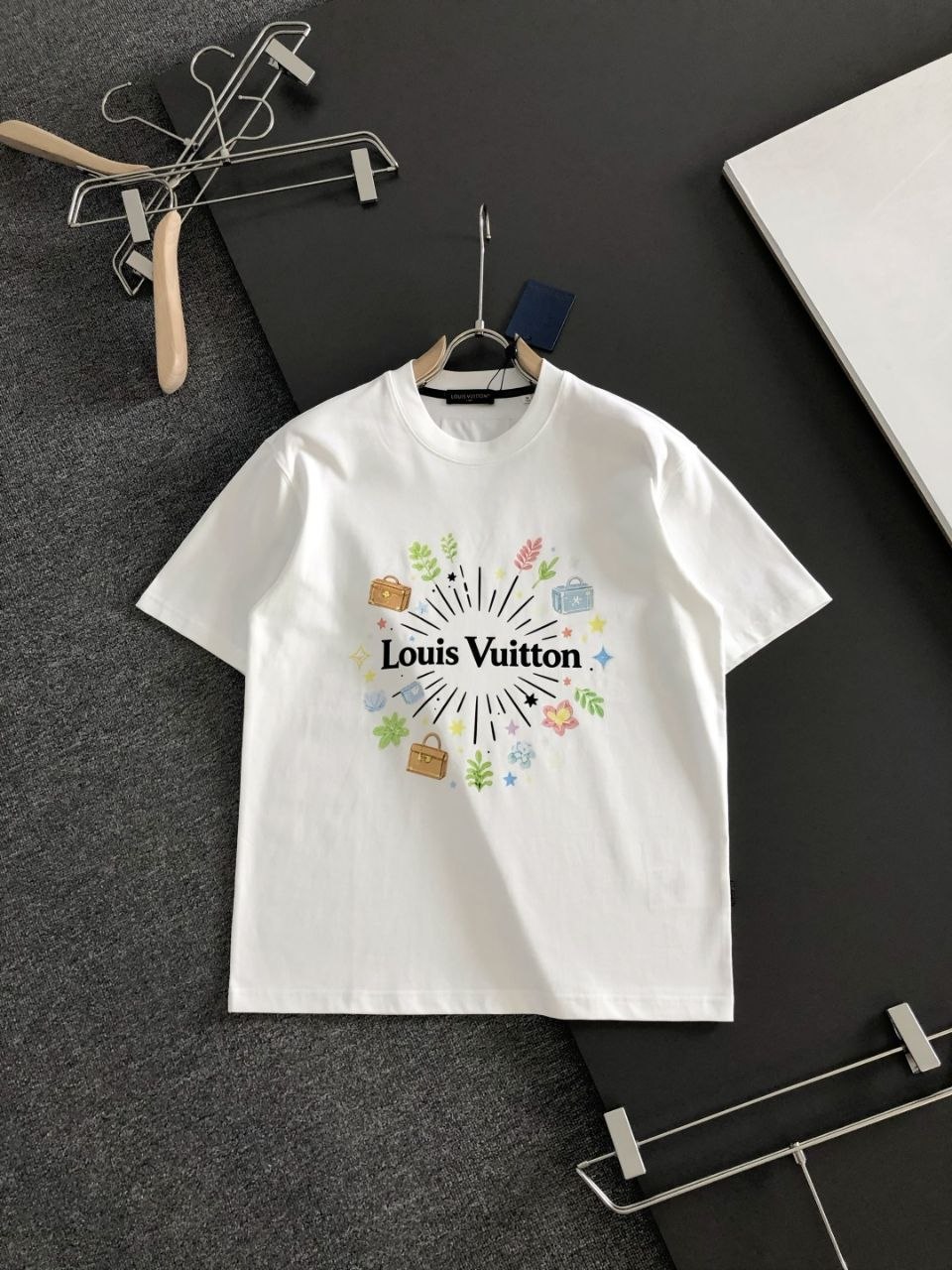 1V Hand-Drawn Round-Neck Tee image 7