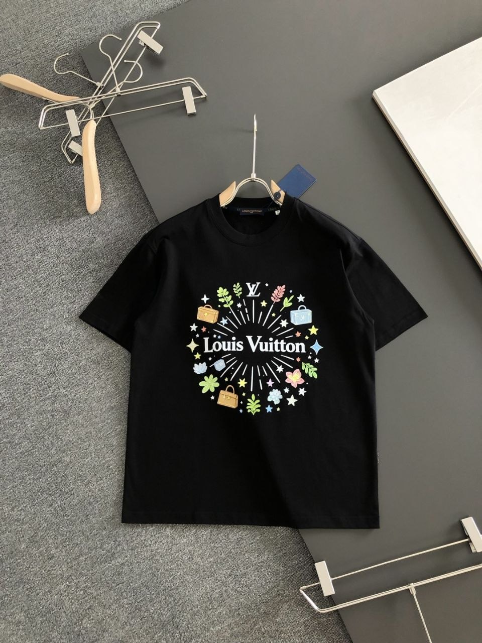 1V Hand-Drawn Round-Neck Tee — Black