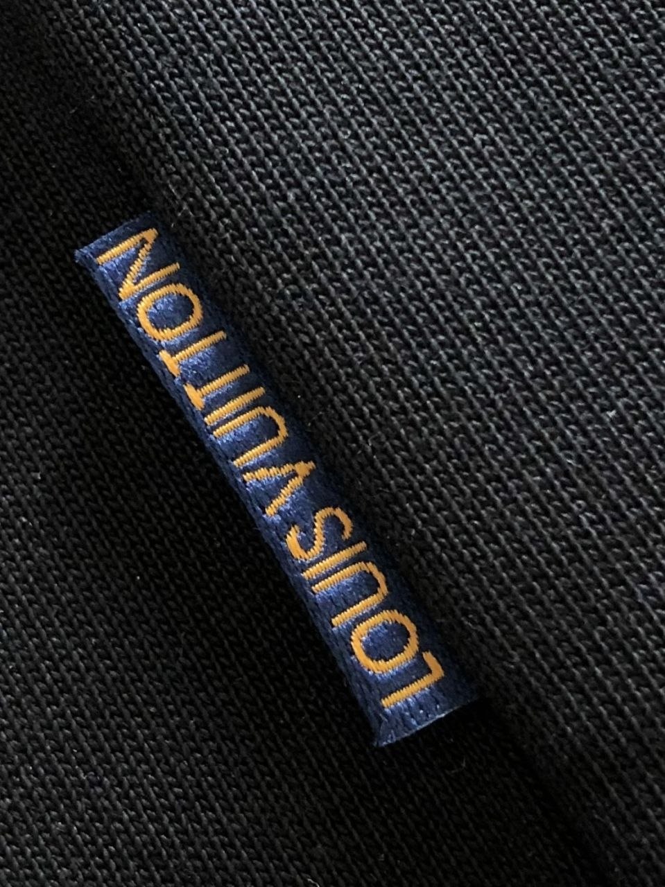 1V Hand-Drawn Round-Neck Tee — Black image 4