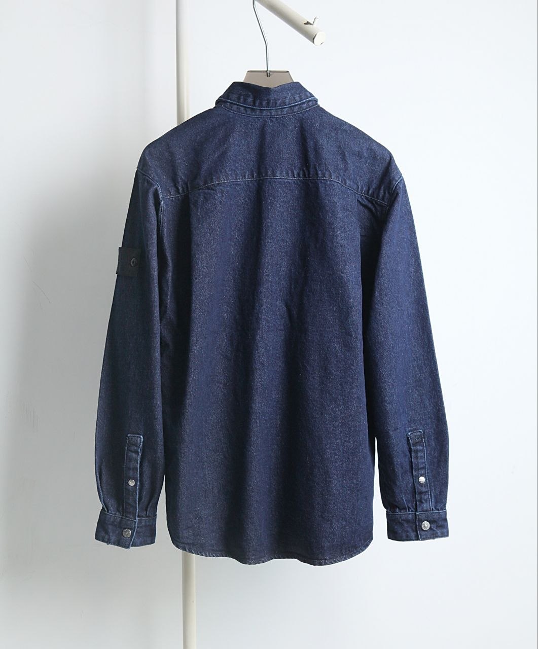 Stone 1sland 26SS Compass-Badge Denim Shirt image 2