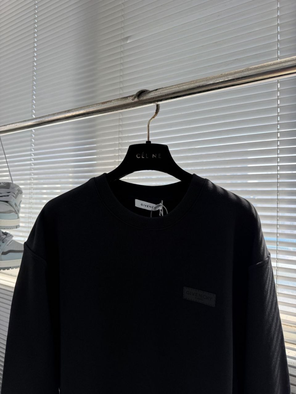 G1venchy 26FW Paris Logo Sweatshirt image 3