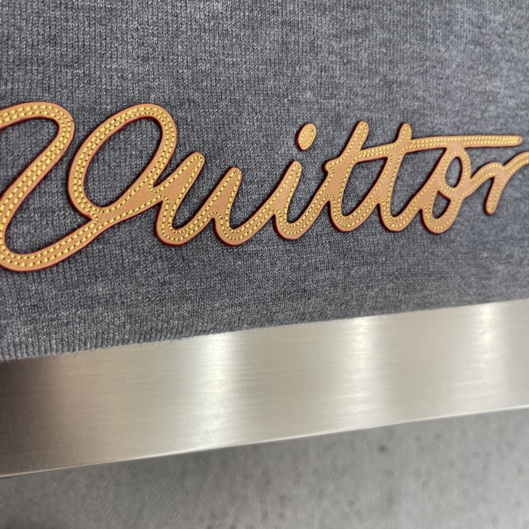 1V Trunk Knit Hoodie image 8